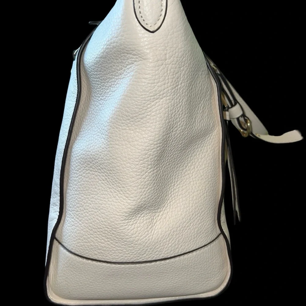 Authentic Coach C5690 “Kleo” Large Carryall Pebbled Leather Handbag in Chalk